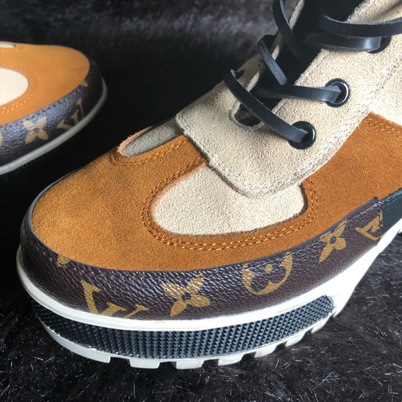 Authentic Louis Vuitton Laurate Boots - Picture 7 of 7